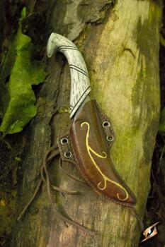 Dark Elven Throwing Knife & Holder - Brown