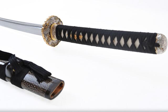 Katana Bushido Yamato, Damaskus Stål - Greb